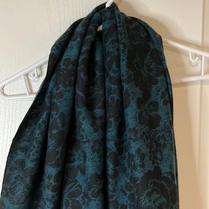 lady scarf with floral print